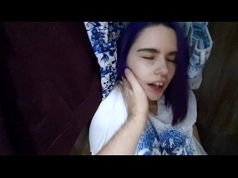 ❤️ Nire ahizpa armairuan aurkitu eta lagundu zion esperma ️❌ Pornografia besterik ez gurean eu.fullsexmovs.ru ☑